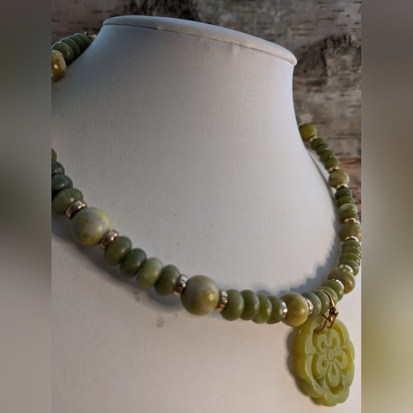 Natural Green Jade Necklace Choker And Flower  Pendant - Picture 5 of 8